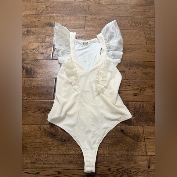 Free People Tops - NWT Intimately Free People Ivory Ruffle Bodysuit Size Large